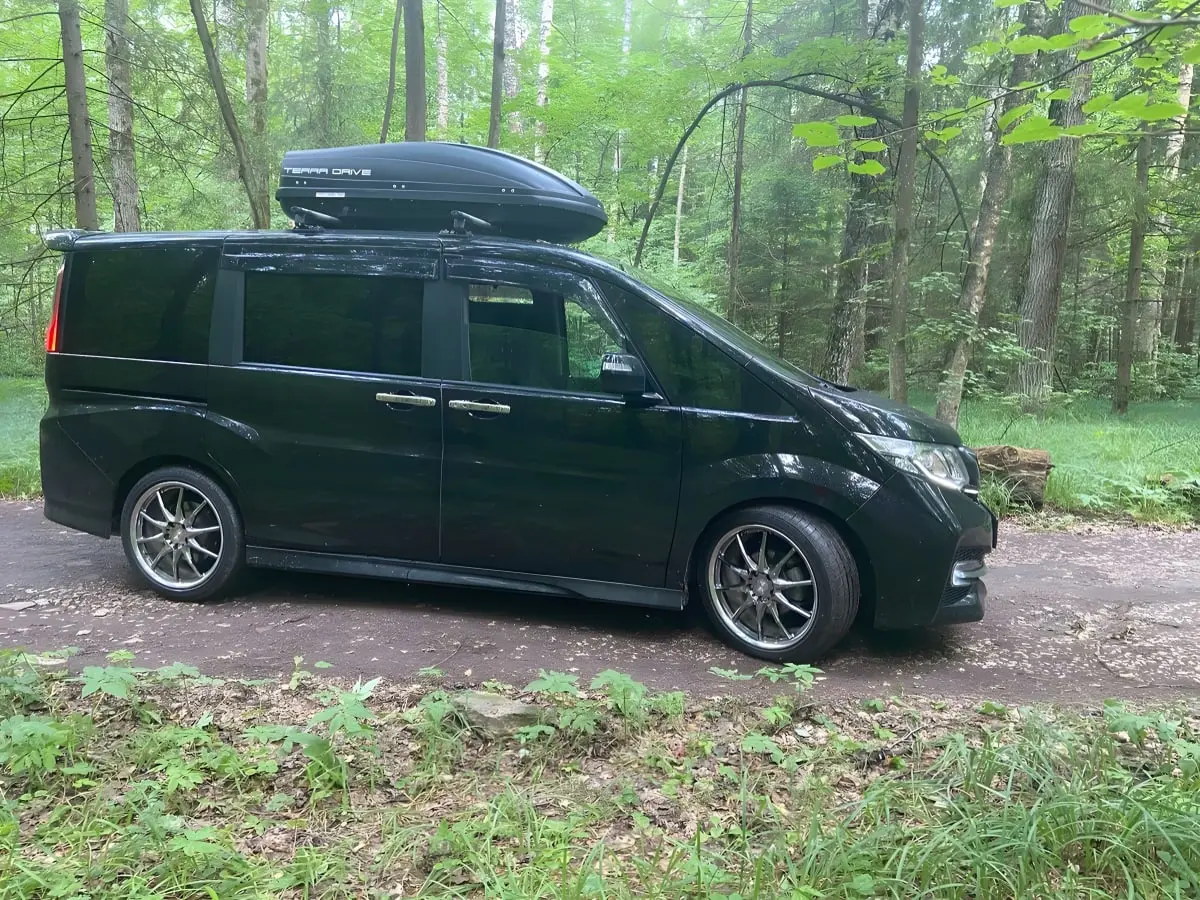 Honda Stepwgn минивэн на 6 пассажирских мест